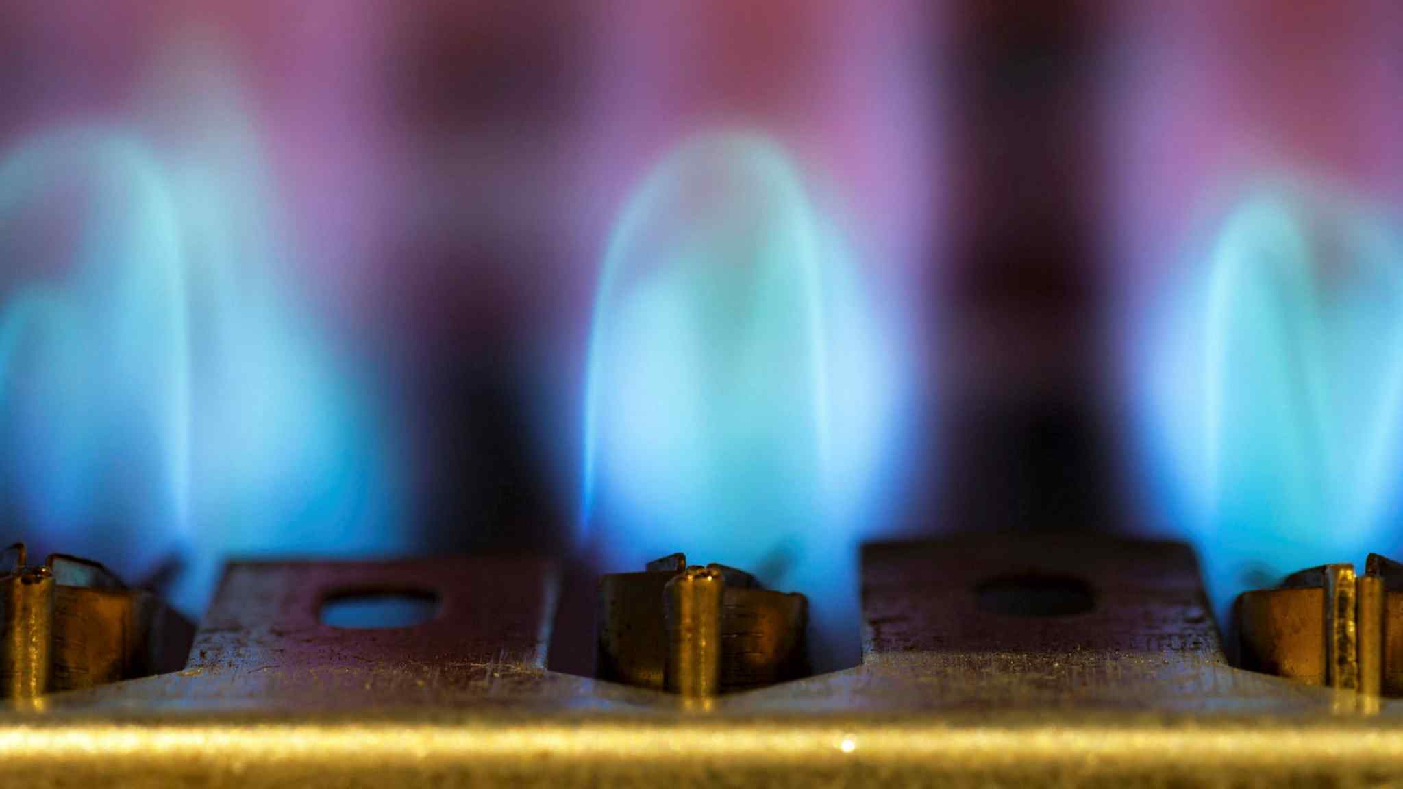 UK energy bills set to rise just as global gas prices fall