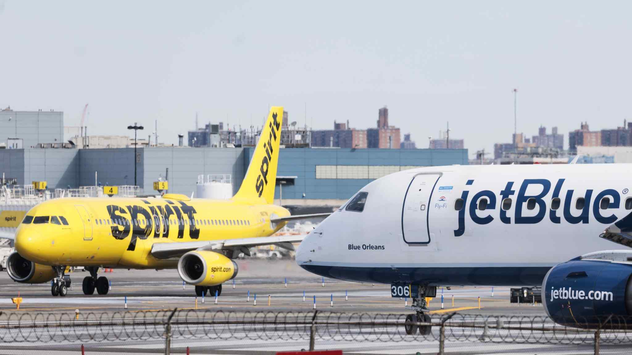 JetBlue vows to give up New York gates if US approves Spirit Airlines deal