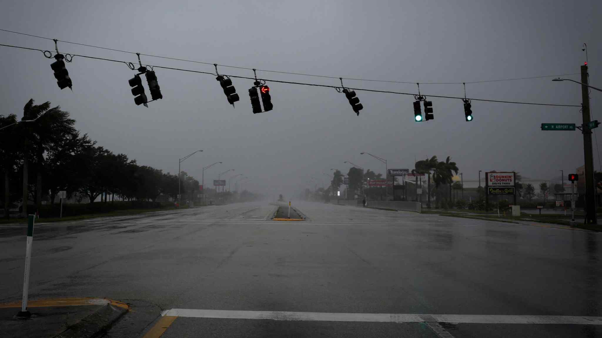More than 2.6mn without power after Hurricane Ian batters Florida