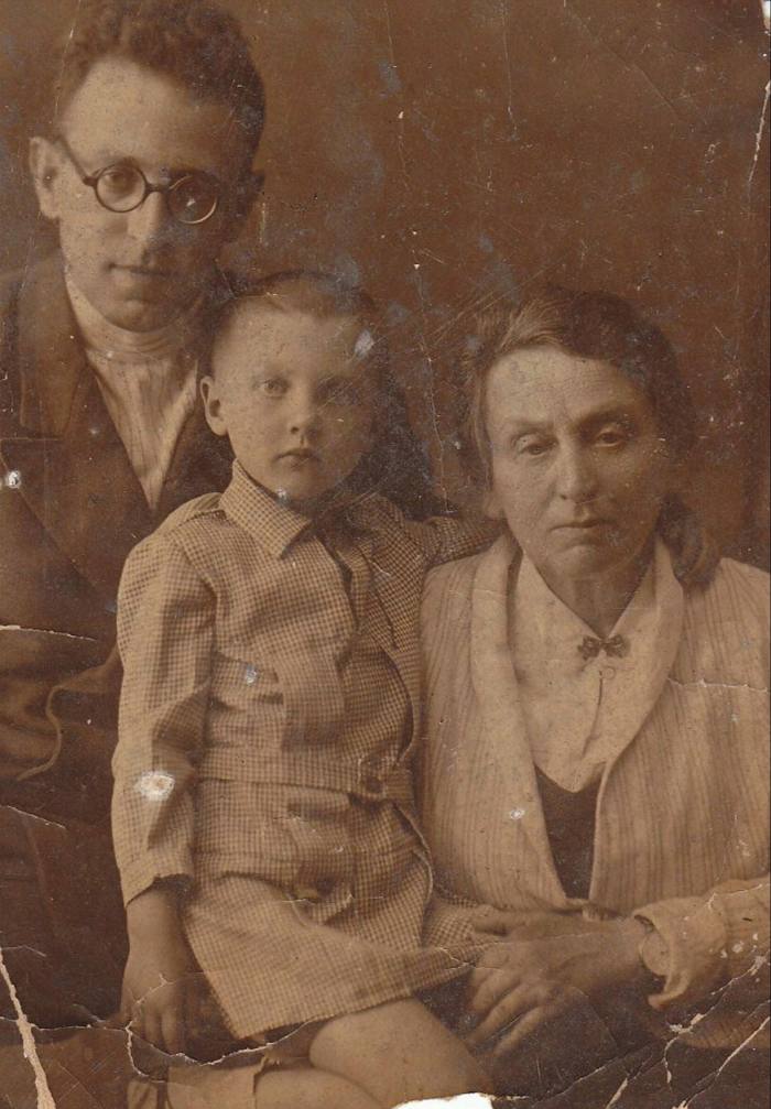 Vasily Grossman, with his mother and his daughter Katya