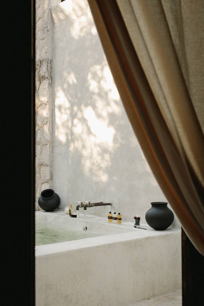An outdoor bathtub with Coqui Coqui scents