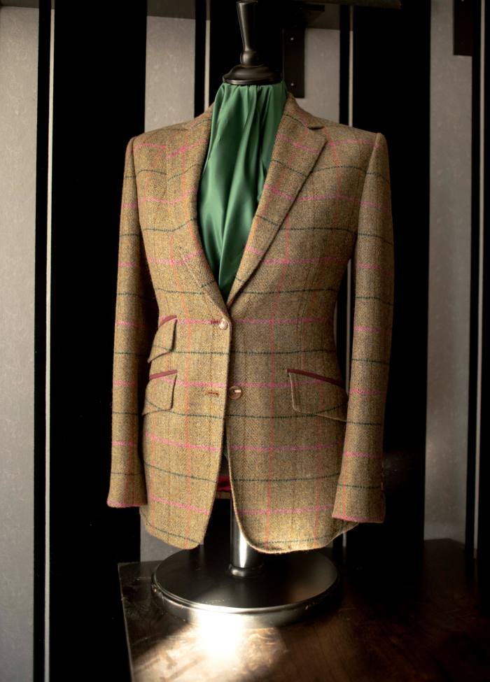 Jaket penggodaman tweed wanita, ditempah dari £2,000