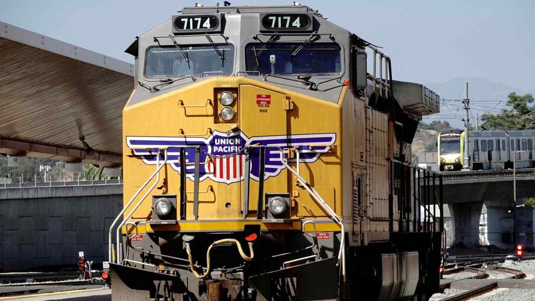US Senate Approves Bill to Halt Rail Strike