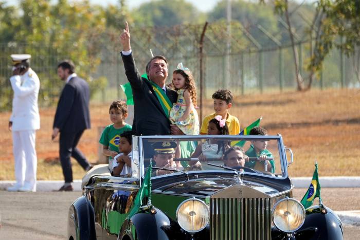 Jair Bolsonaro and his family arrived at the Presidential Palace on Tuesday for the flag-raising ceremony of Brazil’s Independence Day
