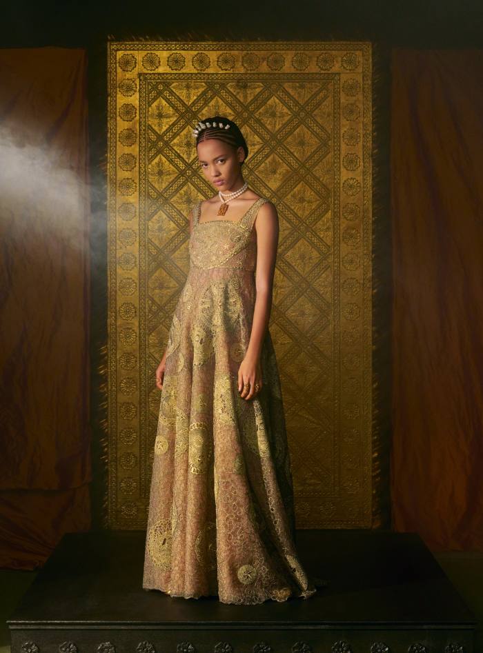 Dior haute couture printemps/été 21 – la directrice artistique Maria Grazia Chiuri s'inspire de l'imagerie du tarot depuis qu'elle a rejoint la maison en 2016