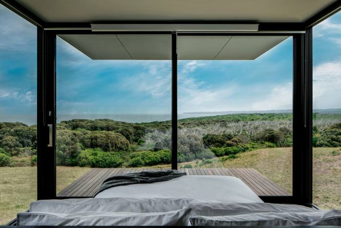 Los Sky Pods cuentan con paredes de vidrio del piso al techo en tres lados para disfrutar de las vistas del Cabo Otway