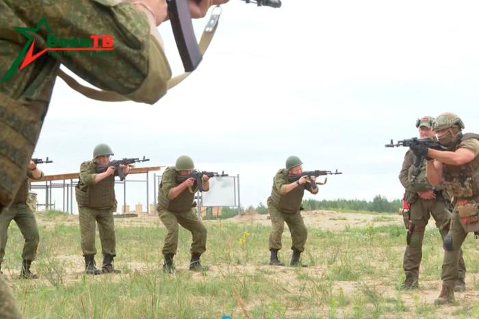 Wagner mercenaries conducting training for Belarusian soldiers near the town of Osipovichi