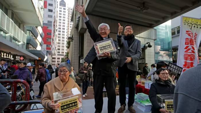 الكاردينال جوزيف زين في احتجاج بمناسبة العام الجديد في هونغ كونغ في عام 2019 