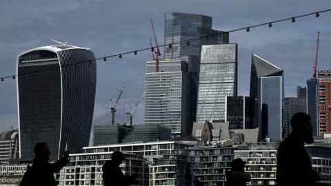 Rascacielos en el distrito financiero de la ciudad de Londres