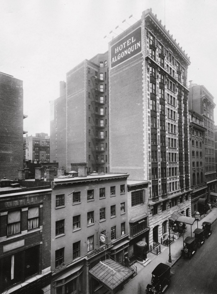 The Algonquin Hotel photographed in 1895: 
