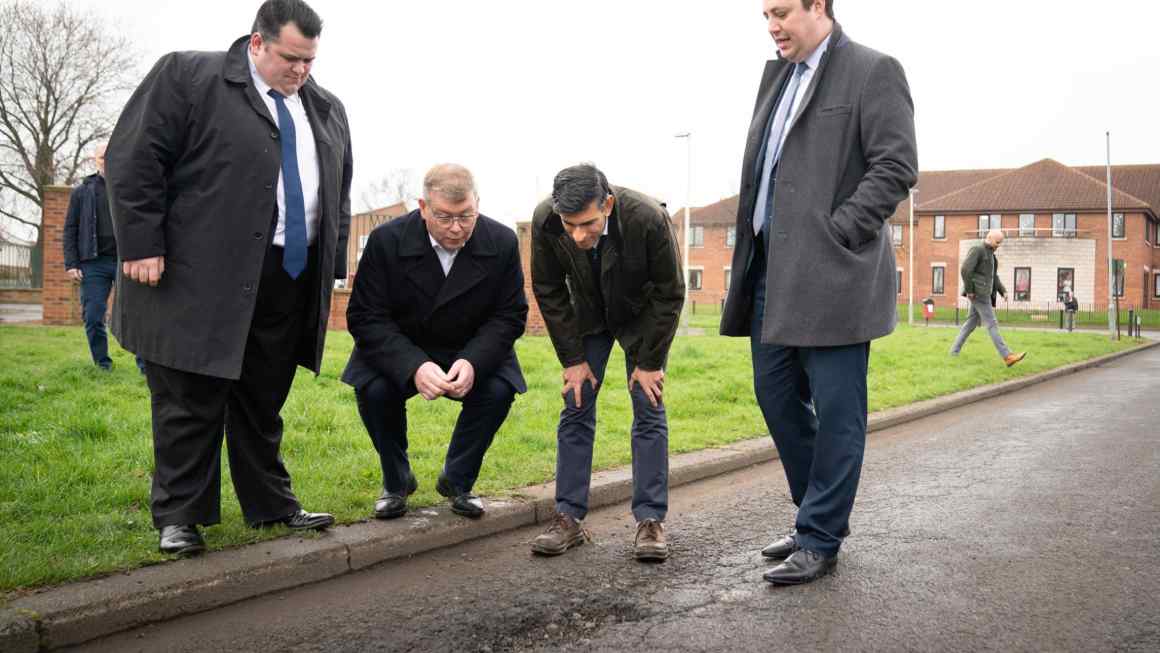 UK ‘pothole crisis’ threatens Tories ahead of local elections