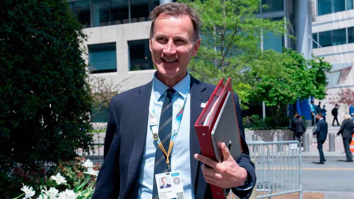 Jeremy Hunt targets further 2p cut in national insurance