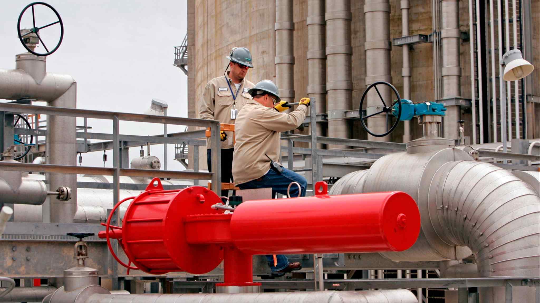 Live news: US natural gas price drops 10% on reduced expectations for fuel demand