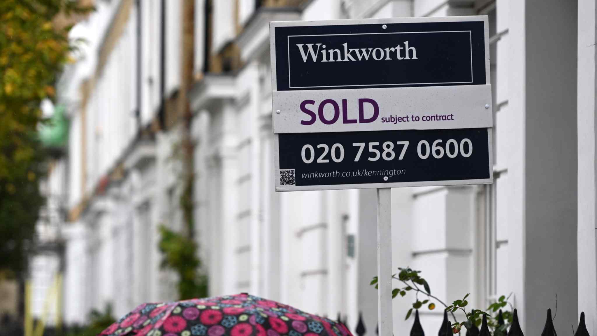 UK house prices fall 0.1 per cent in May as rate concerns persist