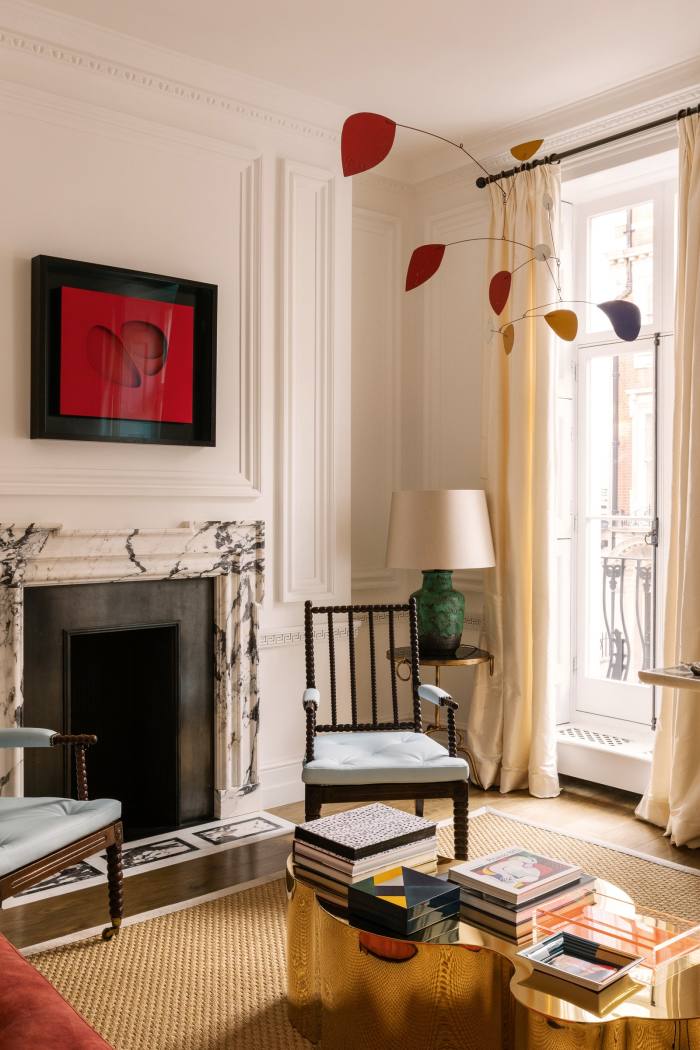 Pieces in the drawing room include “Curved Intersurface from Red”, 1962, by Paolo Scheggi, found in Robelant + Voena, an Alexandra von Fürstenberg orange acrylic tray and a Hermès lacquered box