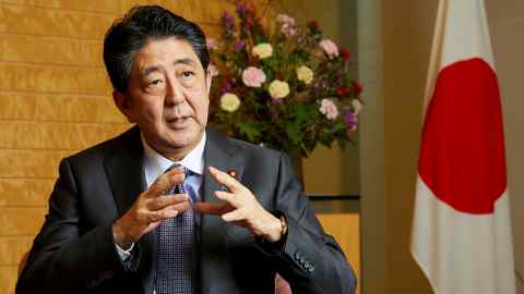 Japonya, polis ölümcül çekimleri araştırırken Shinzo Abe'nin yasını tutuyor