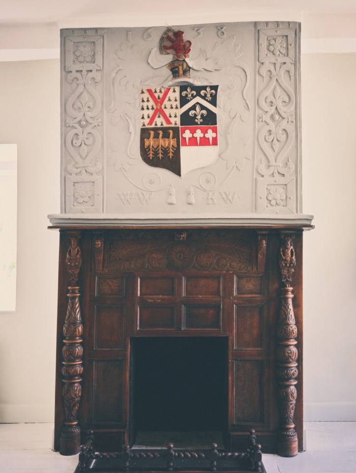 Heraldic crests on the overmantel in the Elizabethan bedroom