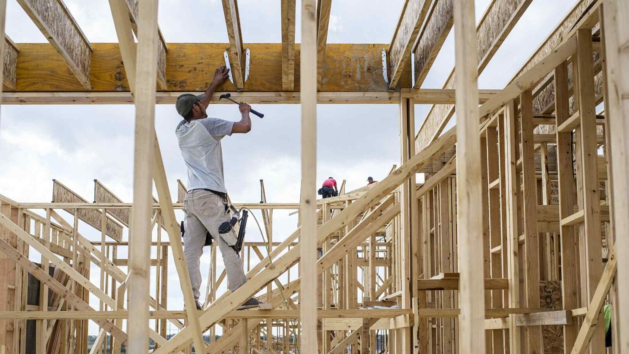 Live news updates: US homebuilder confidence falls as housing affordability weakens