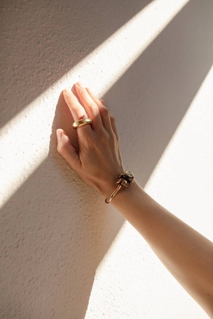 Welch is wearing her Ana Khouri ring and a Lisa Eisner bracelet