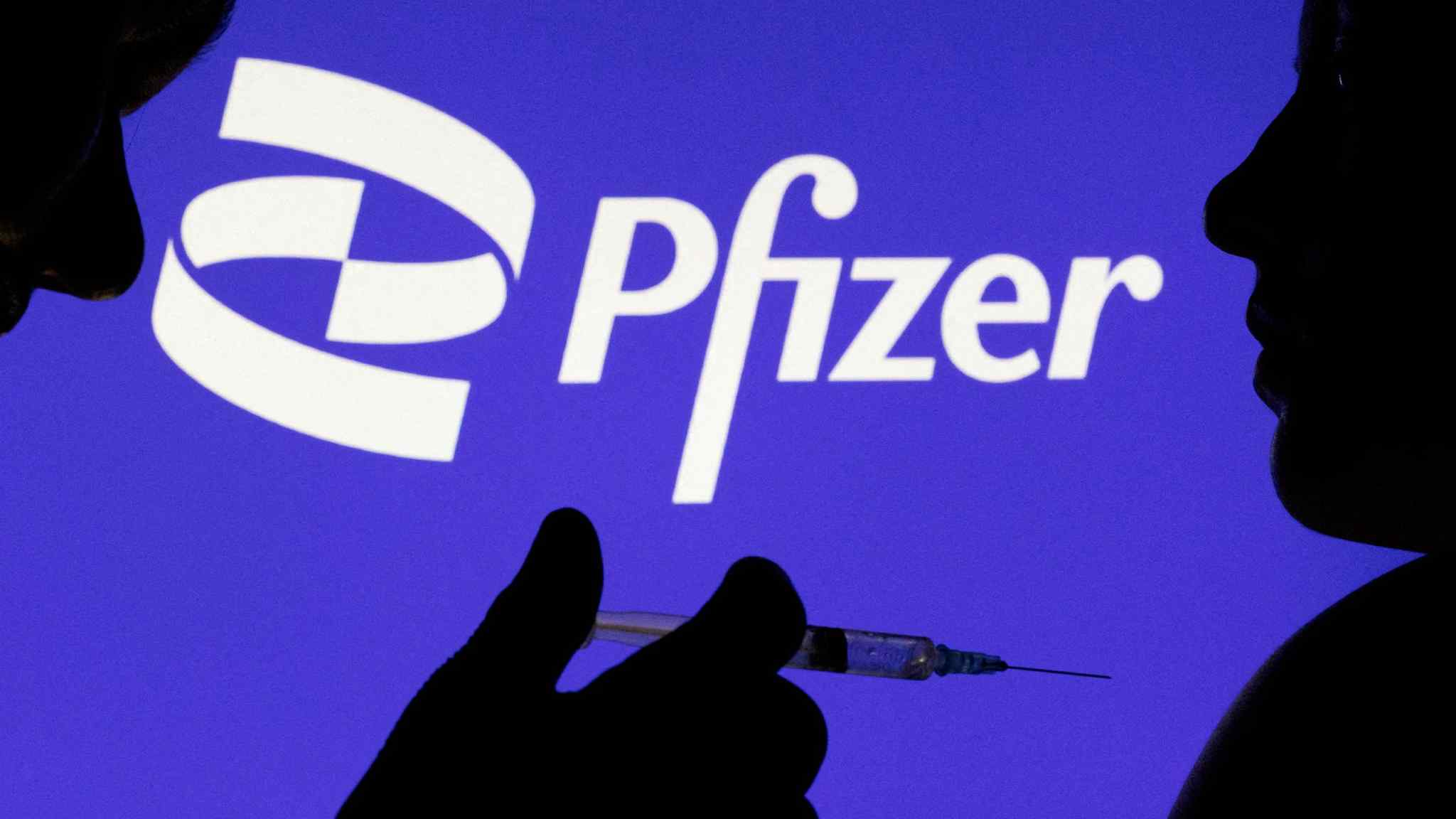 Live news updates: US agrees $3.2bn deal for Pfizer boosters that target Omicron