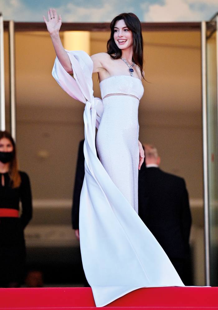 Anne Hathaway wears Bulgari high jewellery Mediterranean Reverie necklace, Cannes 2022