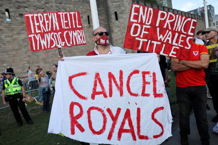 Anti-monarchist campaigners outside Cardiff Castle 