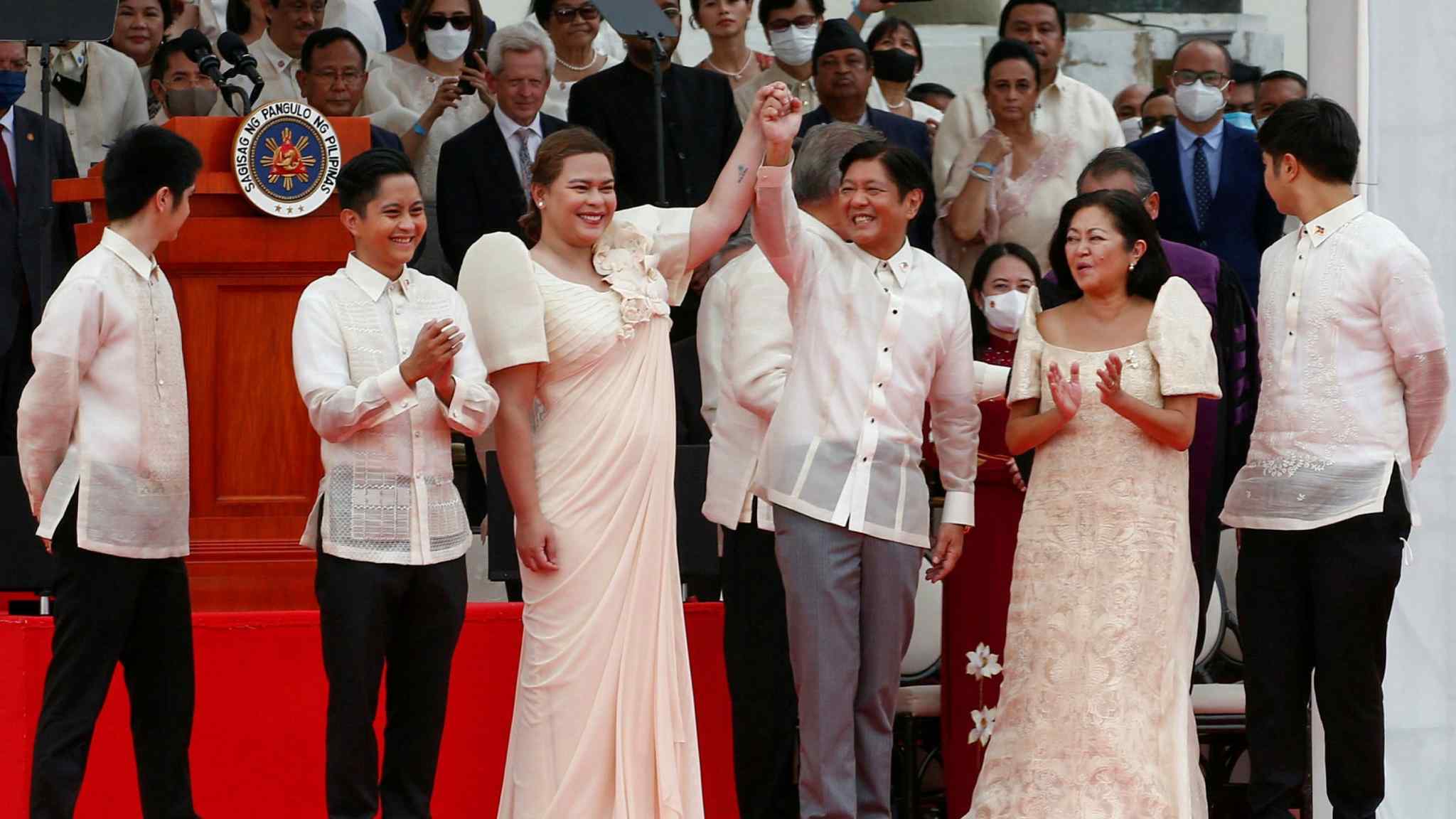 Marcos Jr takes office with promise to ‘sweat’ on Filipinos’ behalf 