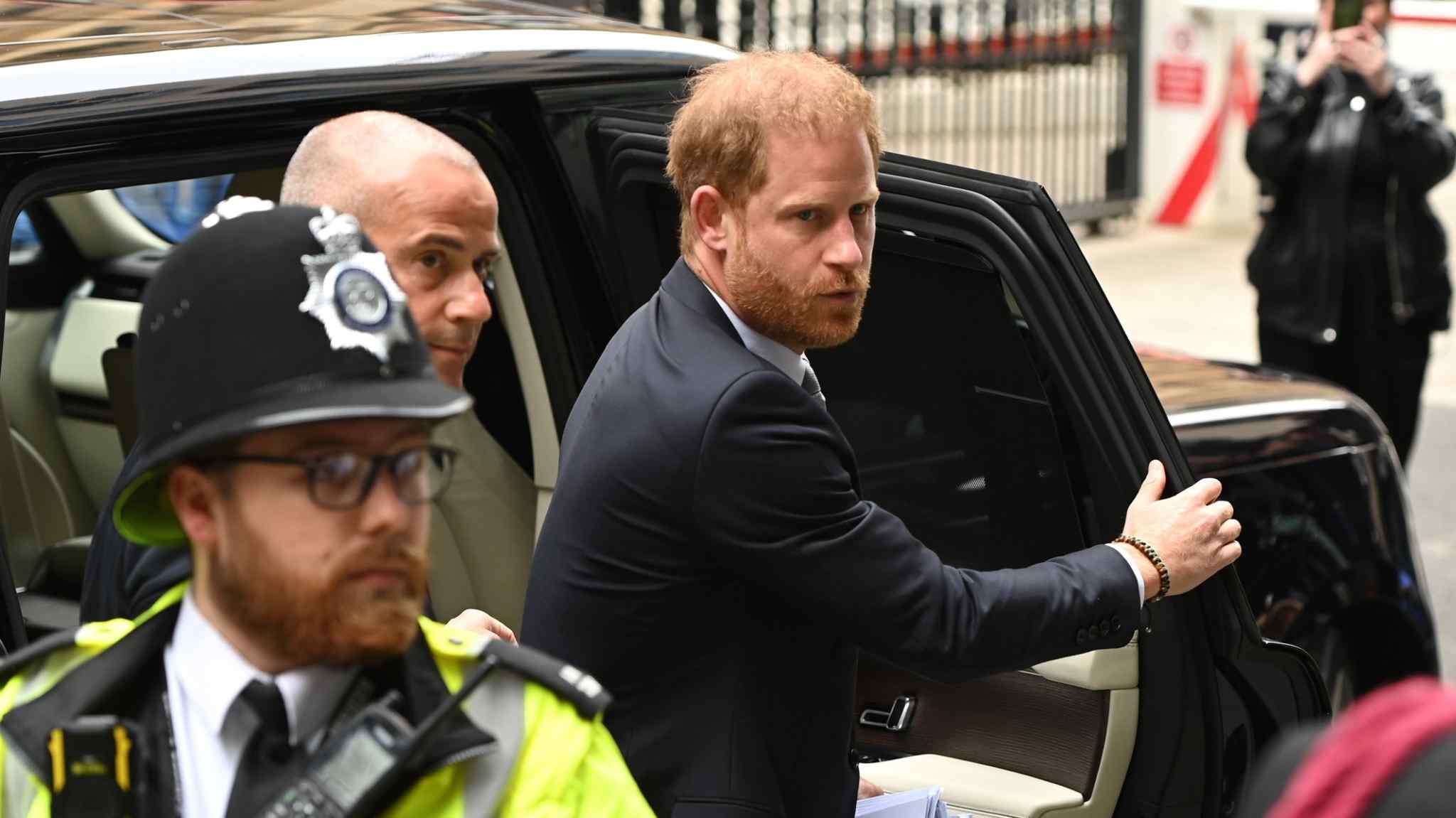 Prince Harry attacks Mirror Group for ‘industrial-scale destruction of evidence’