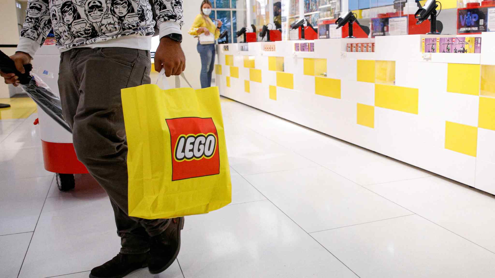 Lego expects to take market share in economic slowdown