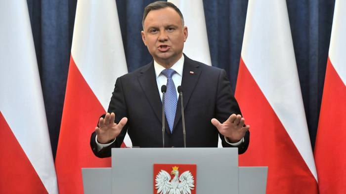 Polish president Duda vetoes media law after US anger | Financial Times
