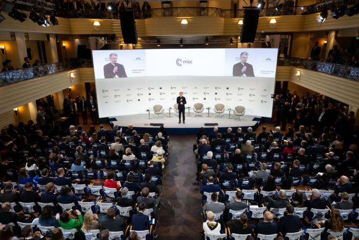 Christoph Heusgen, président de la Conférence de Munich sur la sécurité, prononce dimanche son discours de clôture