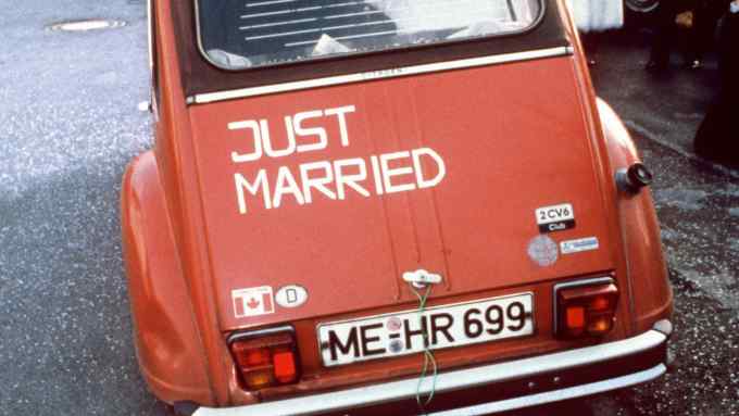 A Citroen 2CV6 takes on wedding duties