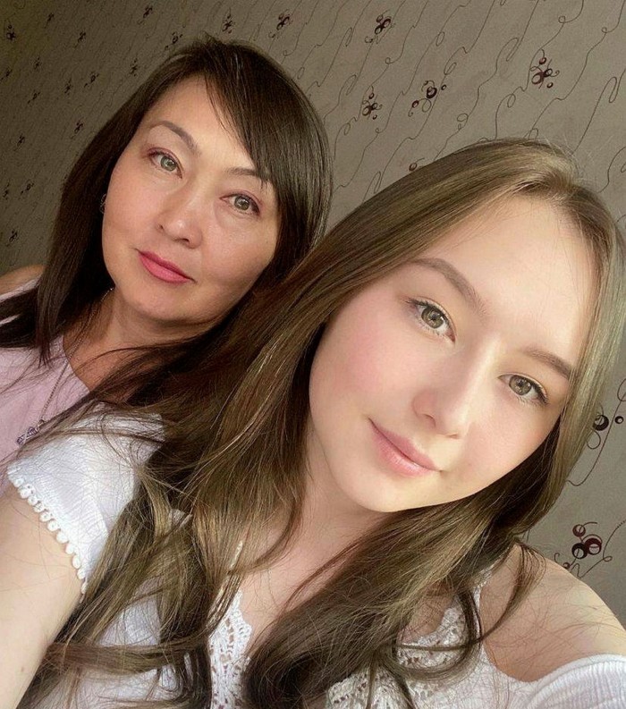 Nuraliya Aytkulova and her daughter Tomiris Izgutdinova