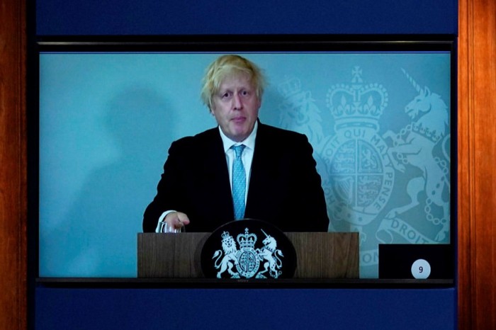 Boris Johnson s'adresse à un point de presse de Checkers
