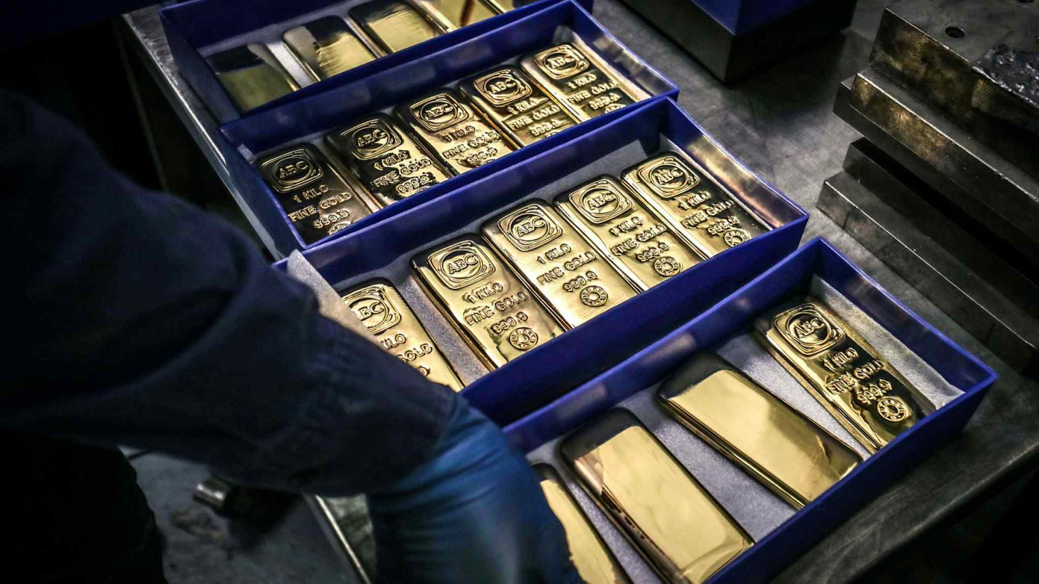 Live news: Political tensions push up gold and other precious metals prices