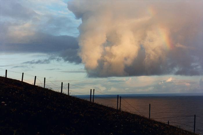 Nubes sobre Fair Isle, donde Mati Ventrillon teje sus suéteres
