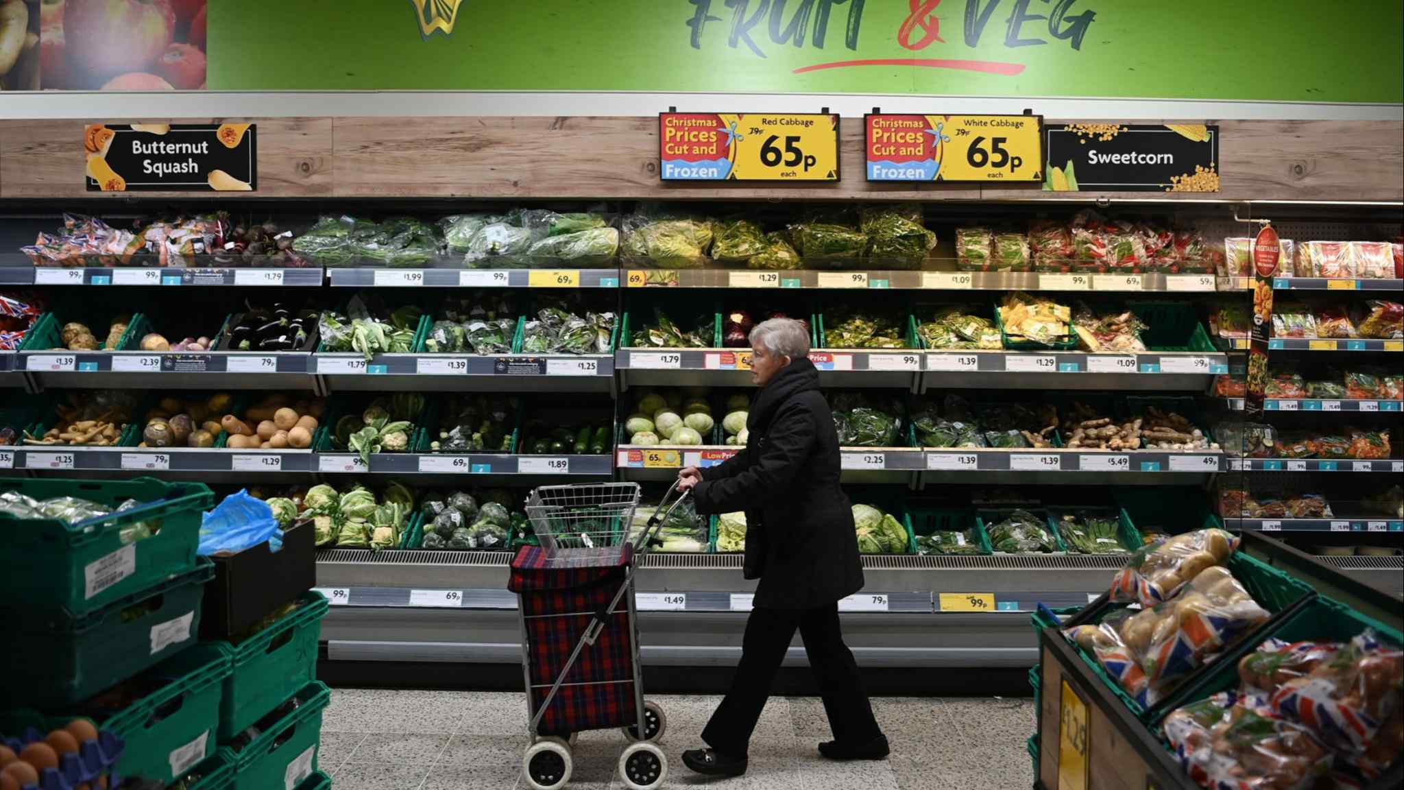 Live news: UK businesses expect slowest rise in prices since Ukraine war, BoE says