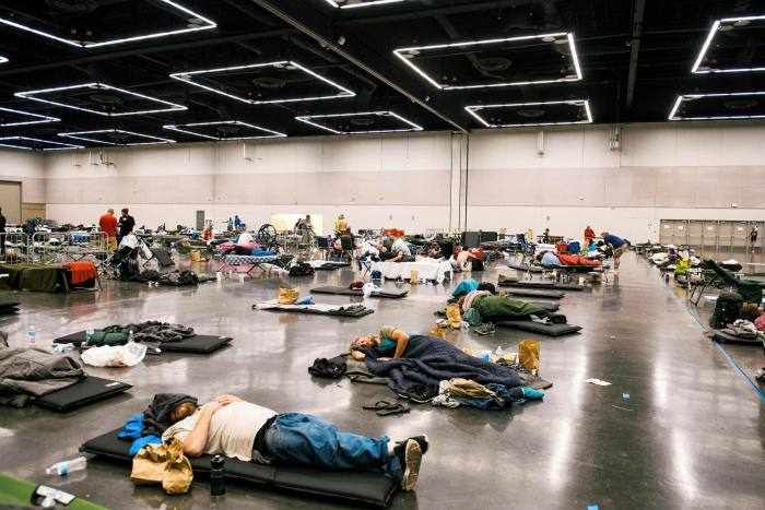 People at the Oregon Convention Center cooling station in Portland