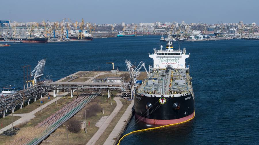 Oil tankers/Ukraine: higher prices are routed in longer journeys - Financial Times