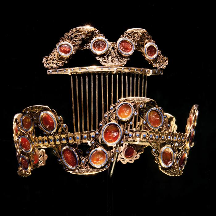 Neoclassical parure of ancient Roman engraved gems and carnelians set in enamelled gold