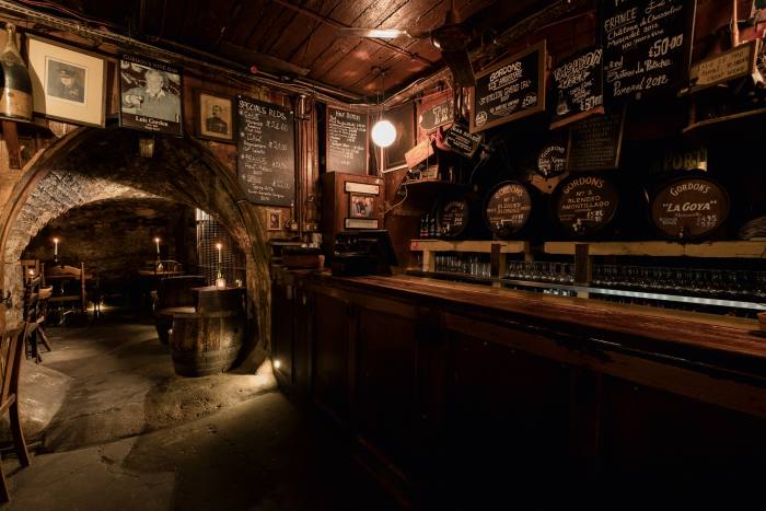 Le plus ancien bar à vin de Londres, Gordon's a ouvert ses portes en 1890