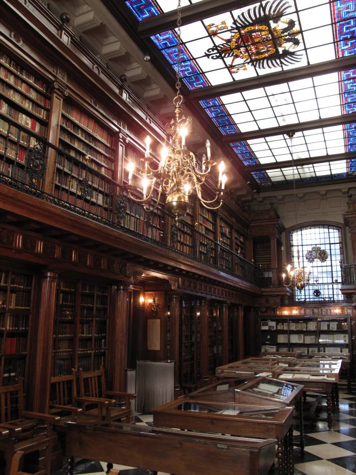 The wood-lined, glass-roofed reading room of the Biblioteca de Menéndez Pelayo