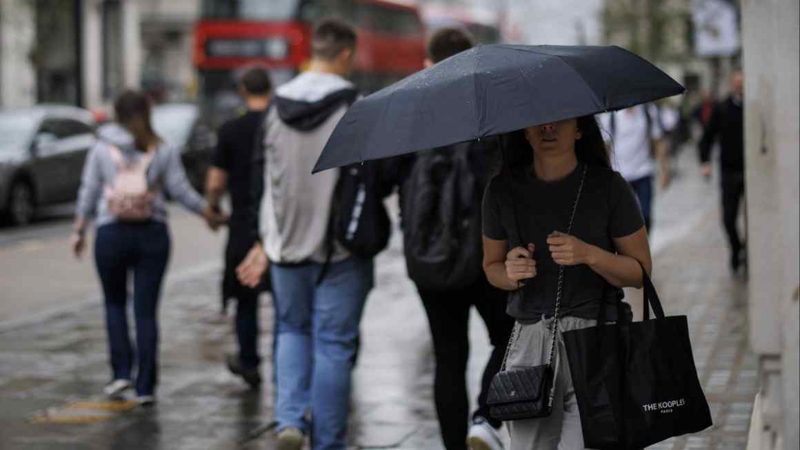 UK economy contracts as wet weather and strikes hit activity