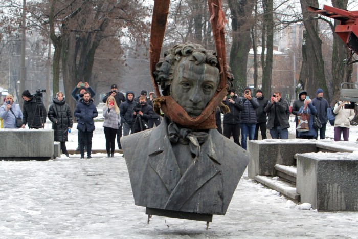 On the snowy city square, the head of the Pushkin statue was seen removed, with some onlookers in winter clothes