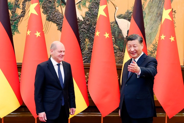 Olaf Scholz meets Xi in Beijing. The German chancellor made clear during this visit that Berlin sees China as an ‘important economic and commercial partner’