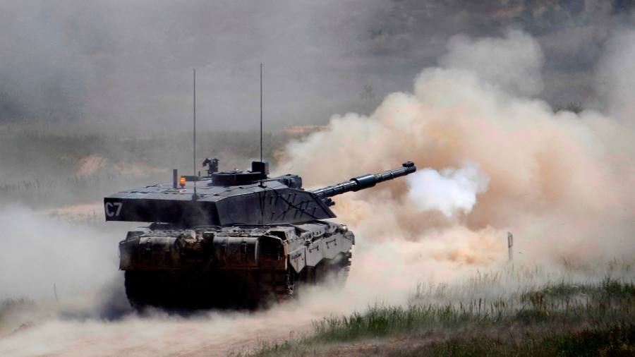 UK weighs supplying Ukraine with Challenger 2 tanks