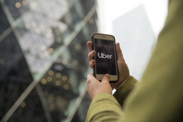 Uber to auto-enrol drivers after court ruling