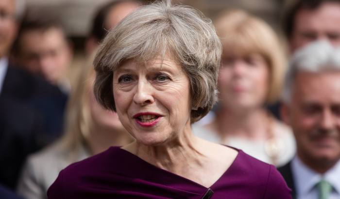 Fidelity backs Theresa May on executive pay
