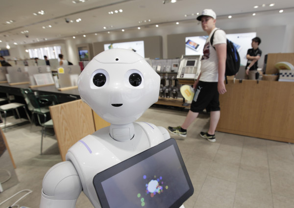 Consumers back human advisers over robos