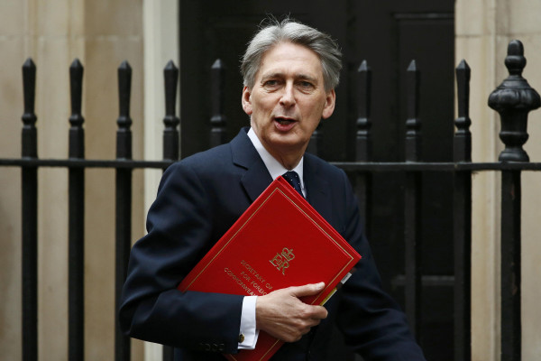 Hammond calls for Brexit buffer